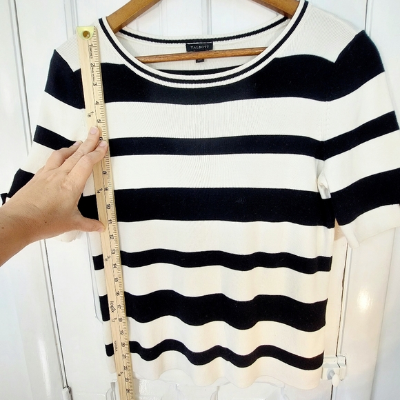 Talbots Black & White Scoop Neck Top w/ Tabbed Sleeves & Buttons Sz M - Picture 7 of 11
